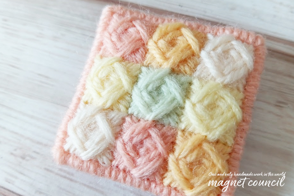 ウール刺繍のブローチ 薔薇 黄色系