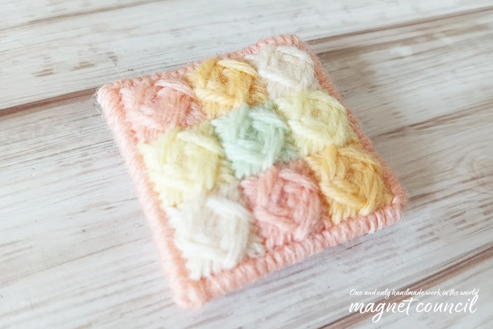 ウール刺繍のブローチ 薔薇 黄色系