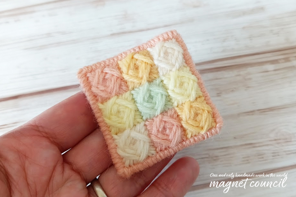 ウール刺繍のブローチ 薔薇 黄色系